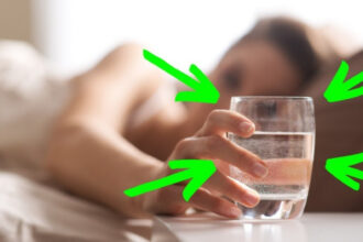 Un pahar de apă caldă pe stomacul gol: 10 lucruri incredibile care se vor întâmpla cu corpul tău după consumarea acesteia