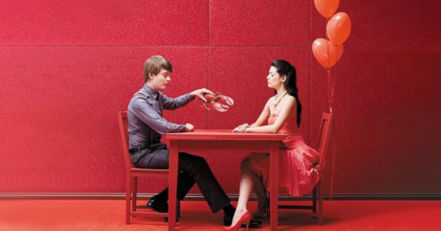 Comunicarea nonverbală a unui cuplu la masă, poate spune multe despre relația lor: decodificarea semnelor