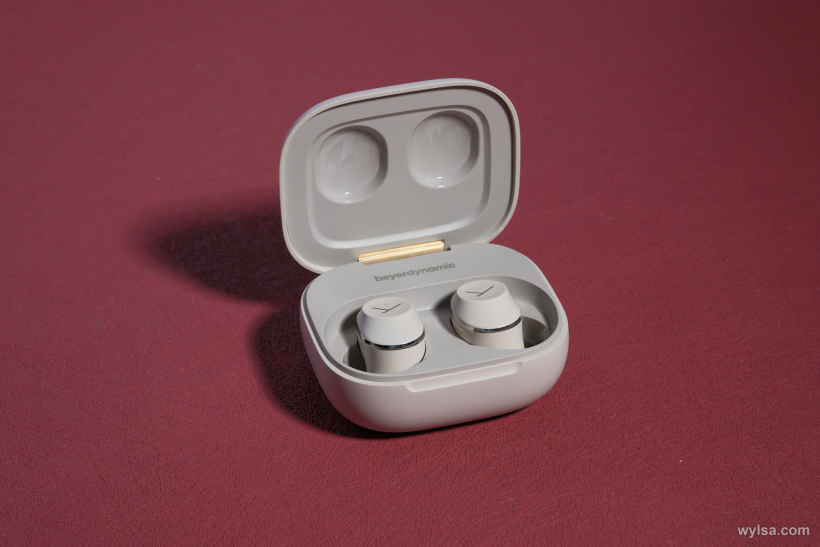 Fest Amiron 300-Tws Hushfuls care au devenit rușine de Beyerdynamic